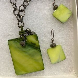 Silpada Green Mother of Pearl Necklace & earrings set. Items N1133 & W1134.